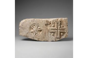 Byzantinisches Relief mit Kreuzmotiven