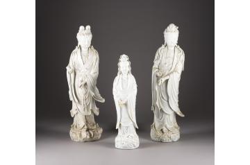 Drei Blanc-de-Chine-Figuren des Guanyin [ SAV26 ]
